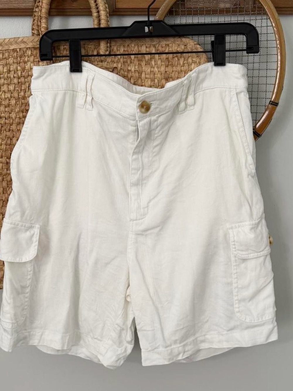 Sundance Women’s White linen blend cargo shorts Size: 10
